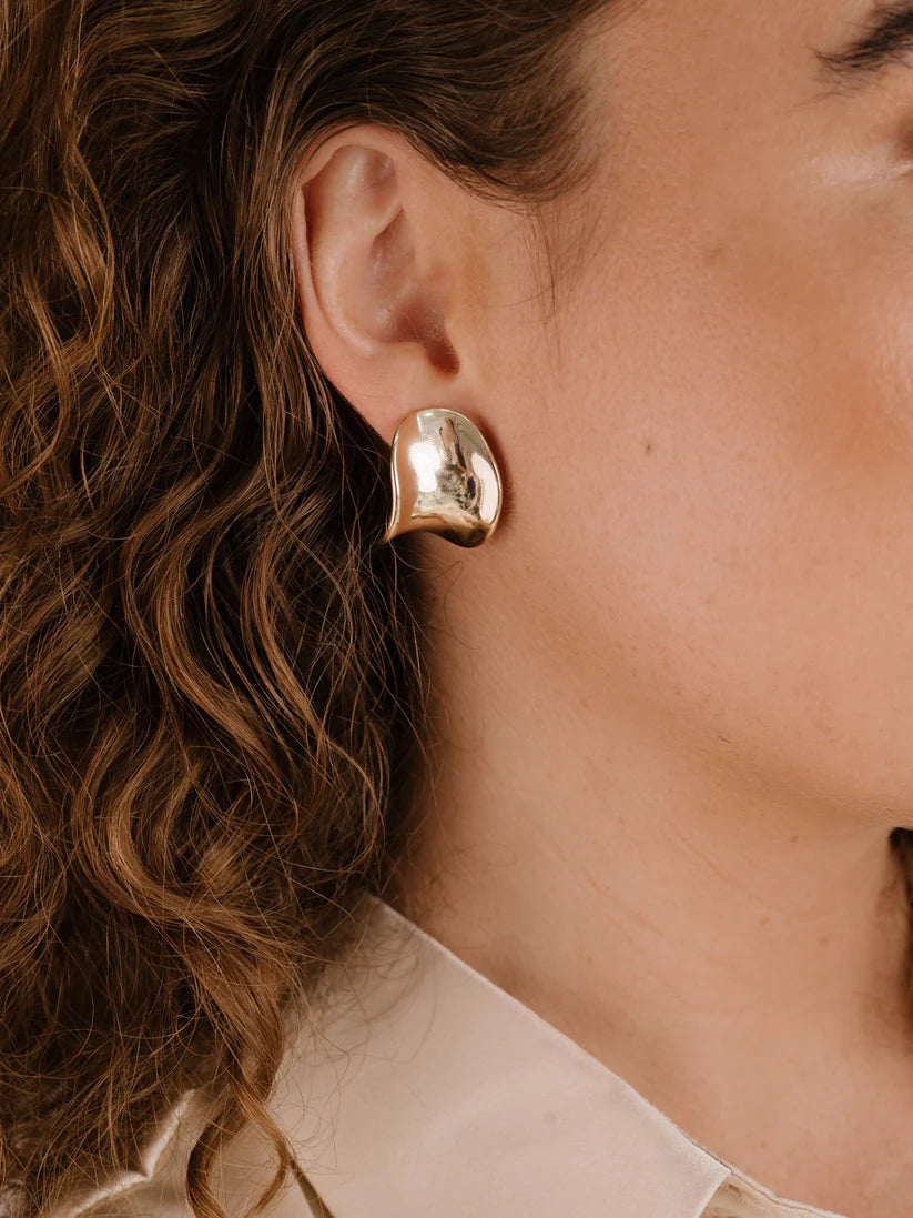 Curved Stud Earrings Gold