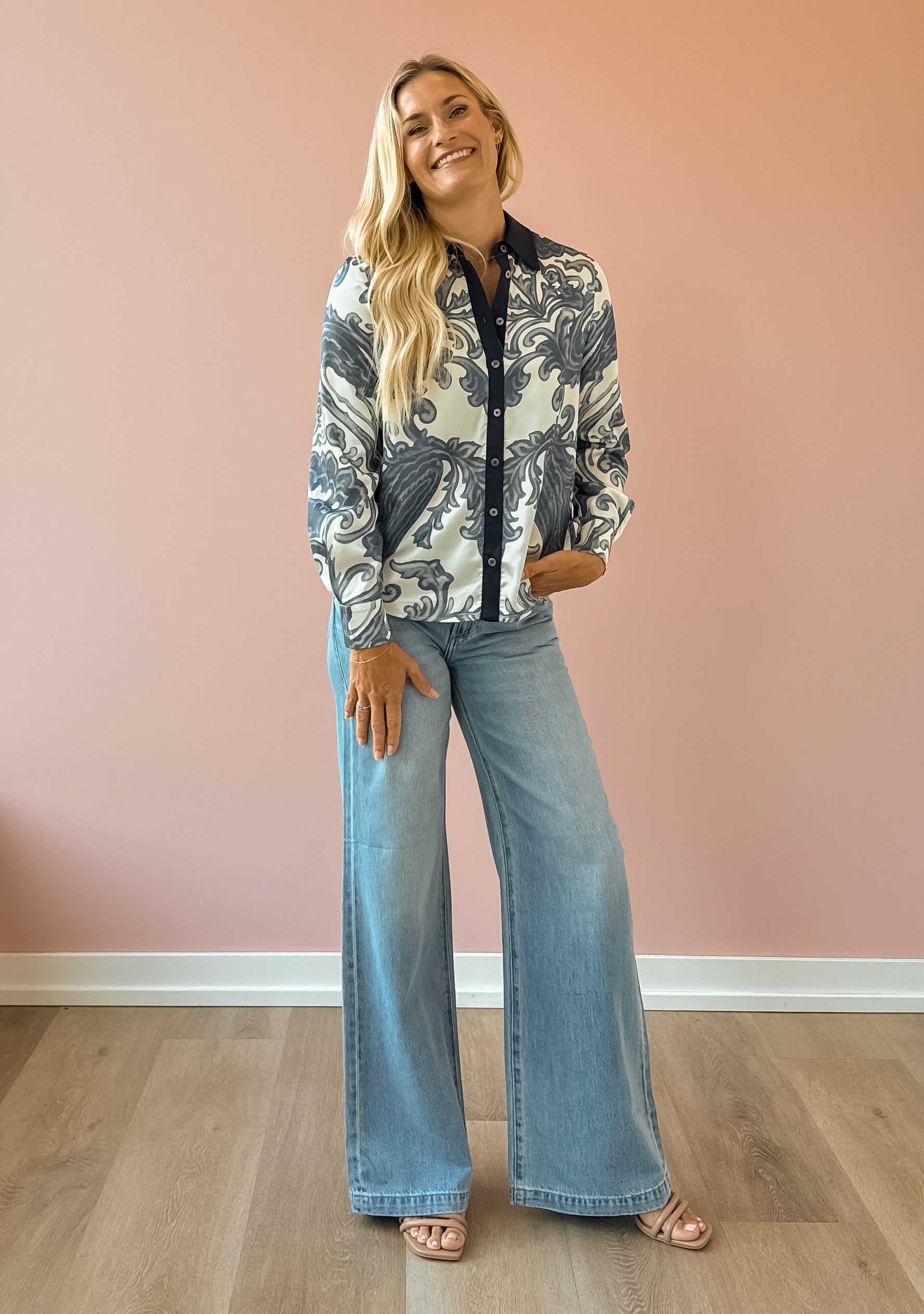 GINA GORGEOUS 売れ筋商品|||ジーナ ゴージャス Tシャツ トップス レディース Tops Pink Jasmine Crewneck Sweater Top | GUESS