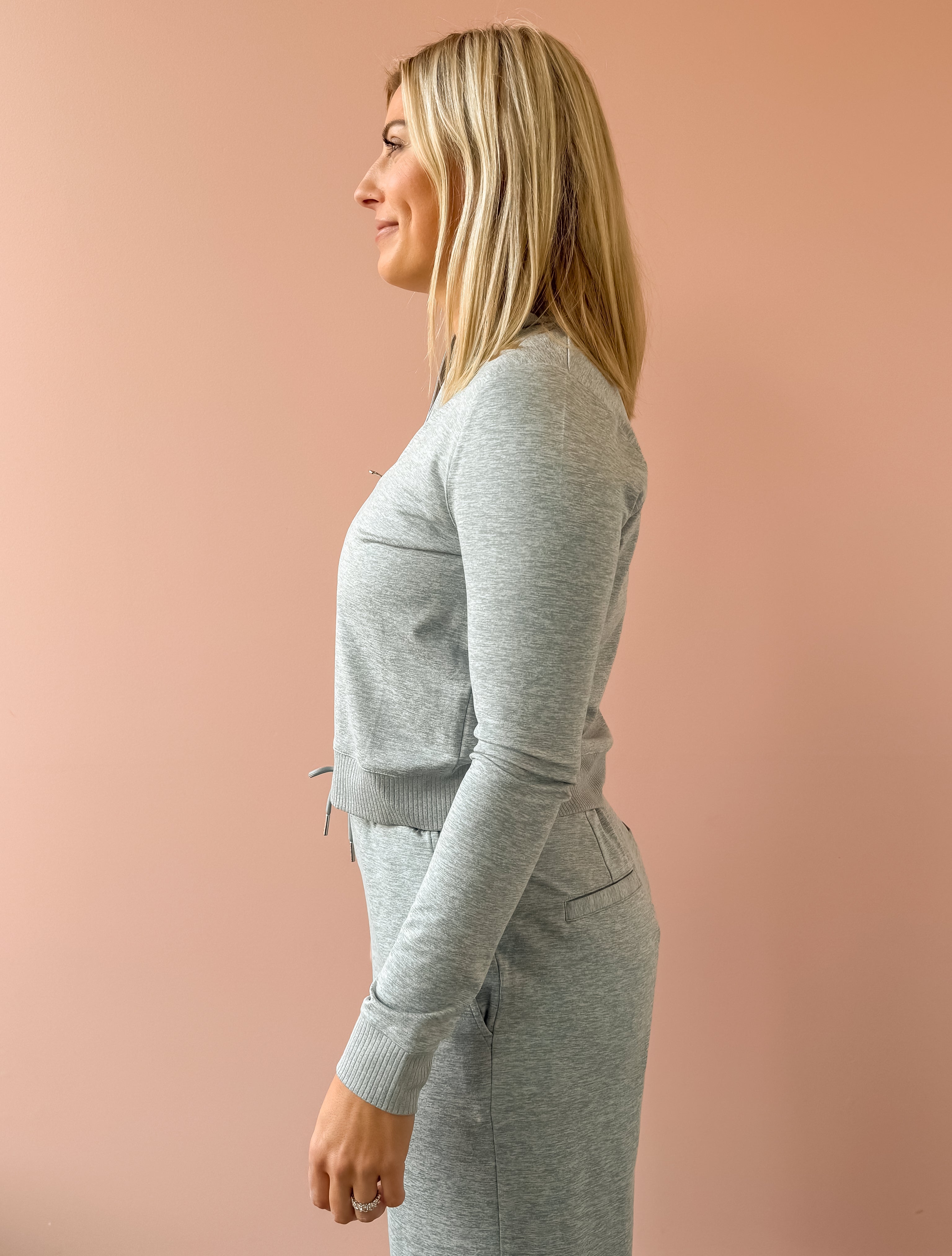 Varley Rufus Cropped Zip Through and Motion Easy Jogger 30 in grey, side close-up.