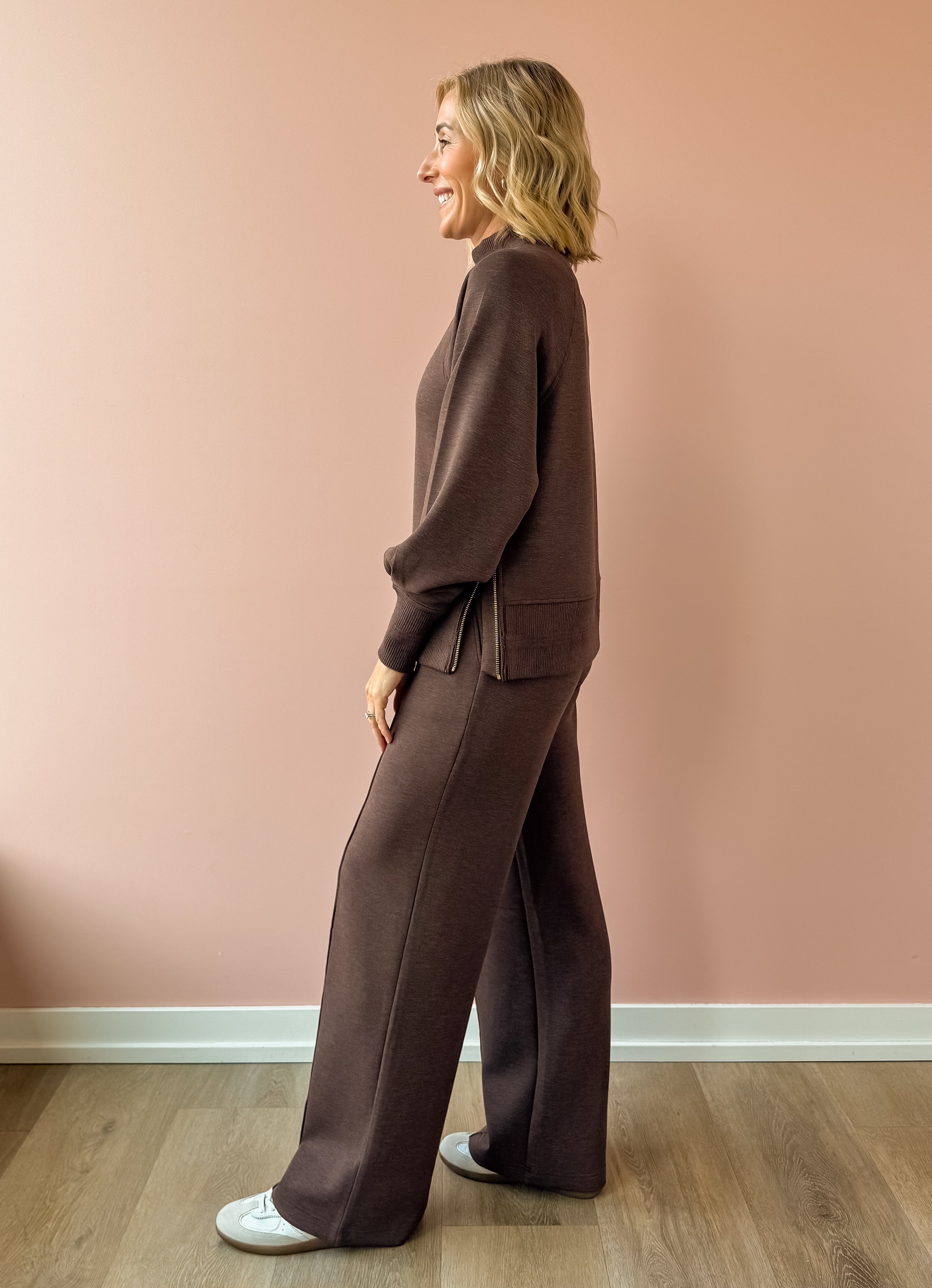 Varley Loxley Raglan Boyfriend Sweat and The Wide Leg Pant 30'' in brown, side view.