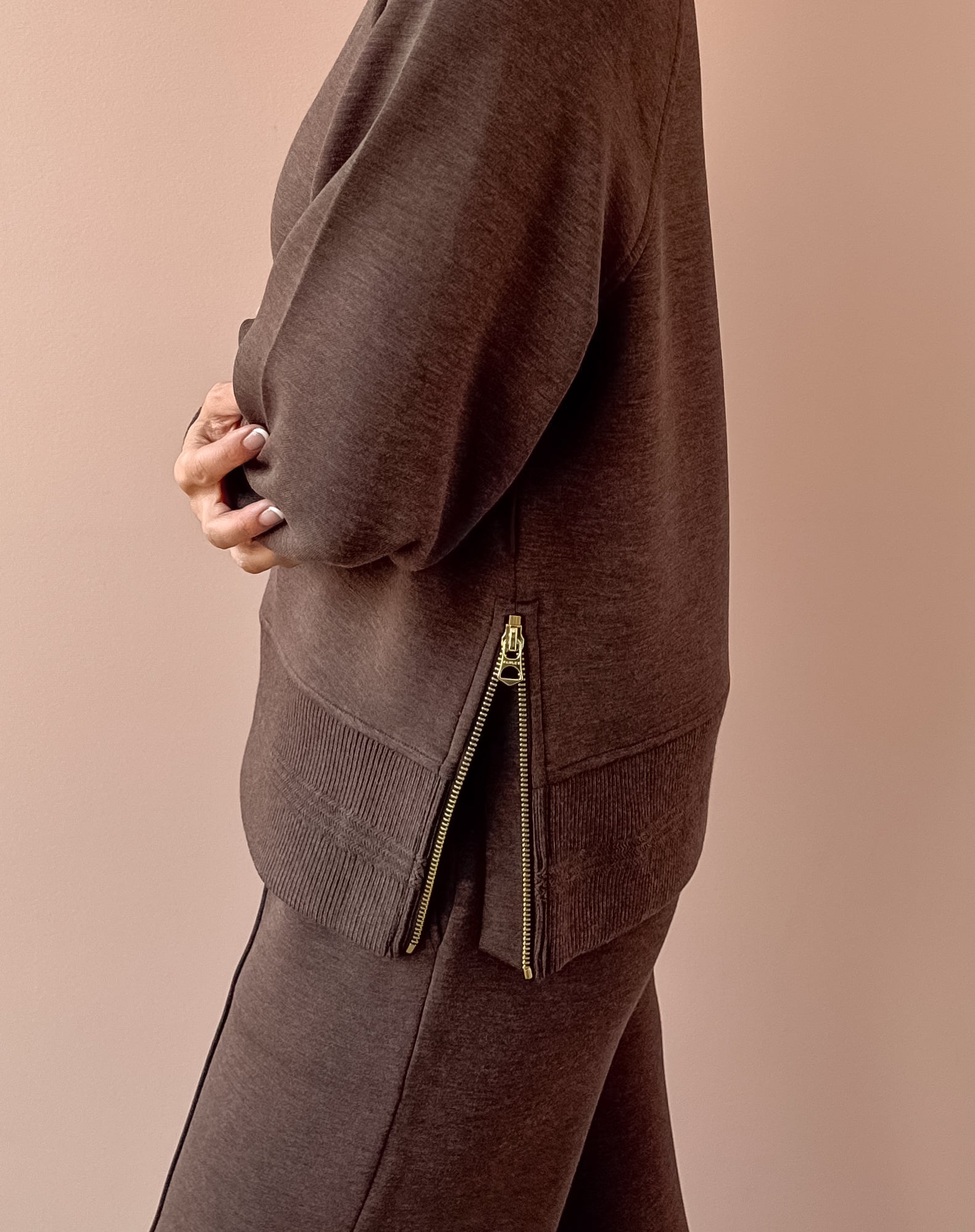Varley Loxley Raglan Boyfriend Sweat and The Wide Leg Pant 30'' in brown, side detail.