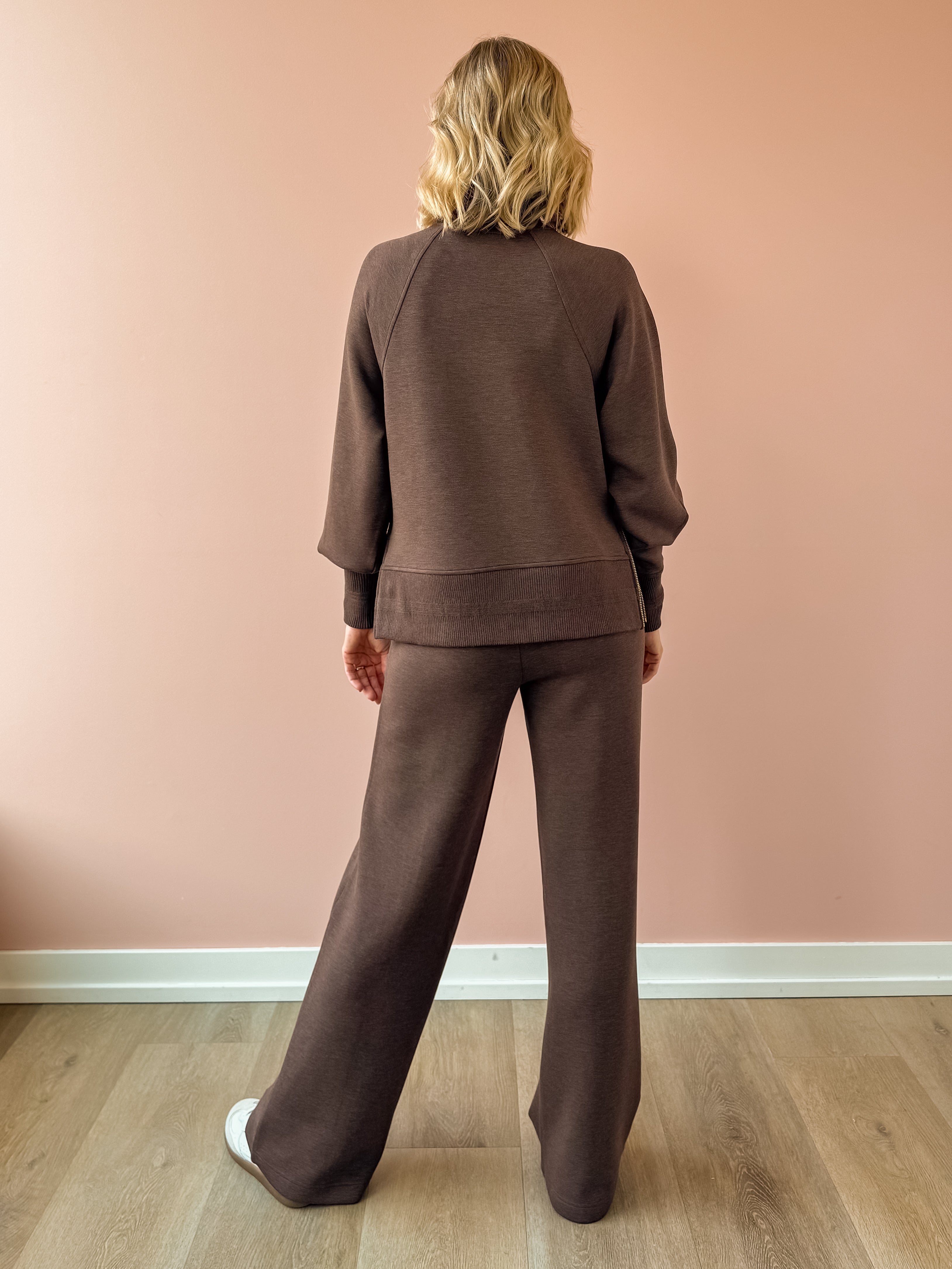Varley Loxley Raglan Boyfriend Sweat and The Wide Leg Pant 30'' in brown, back view.